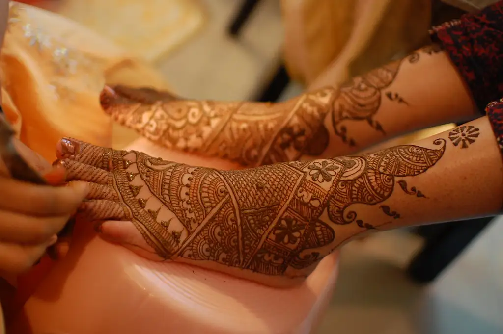 Arabic Mehndi Design for Leg