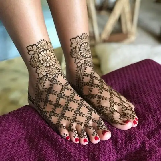 Minimalist Feet Mehndi Ideas