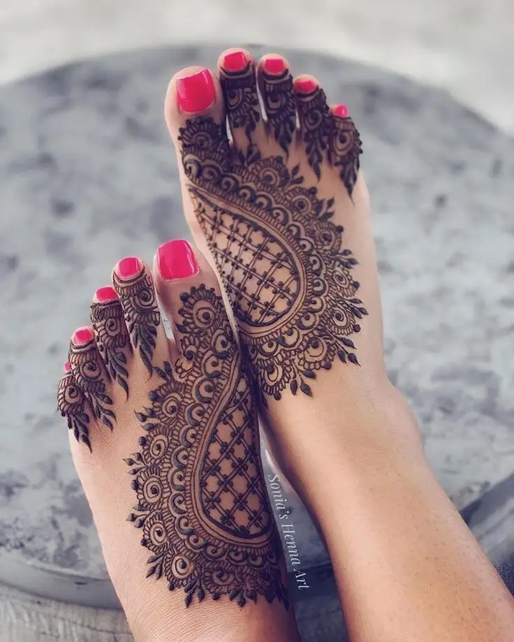 Aesthetic Leg Mehndi Design