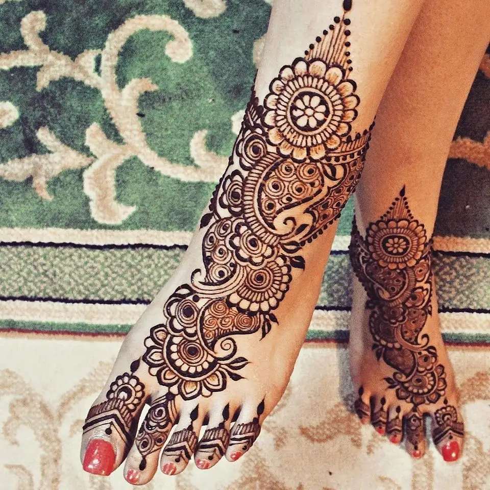 Aesthetic Leg Mehndi Design