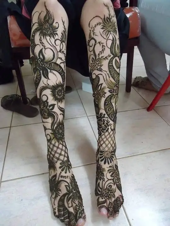 Half Leg Mehndi Design