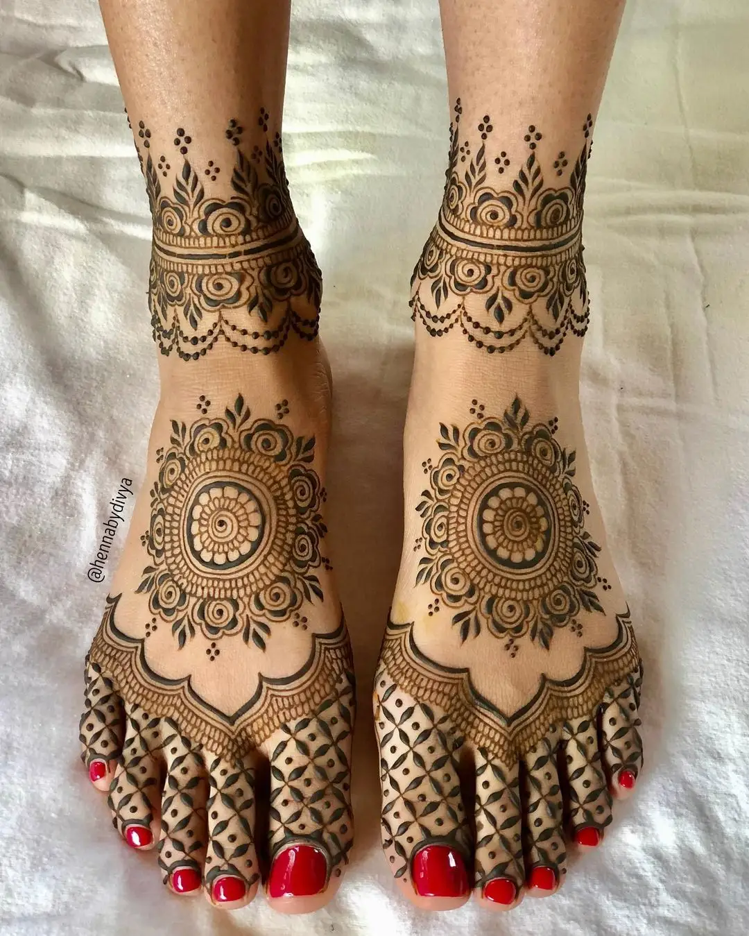 Trending Leg Mehandi Designs