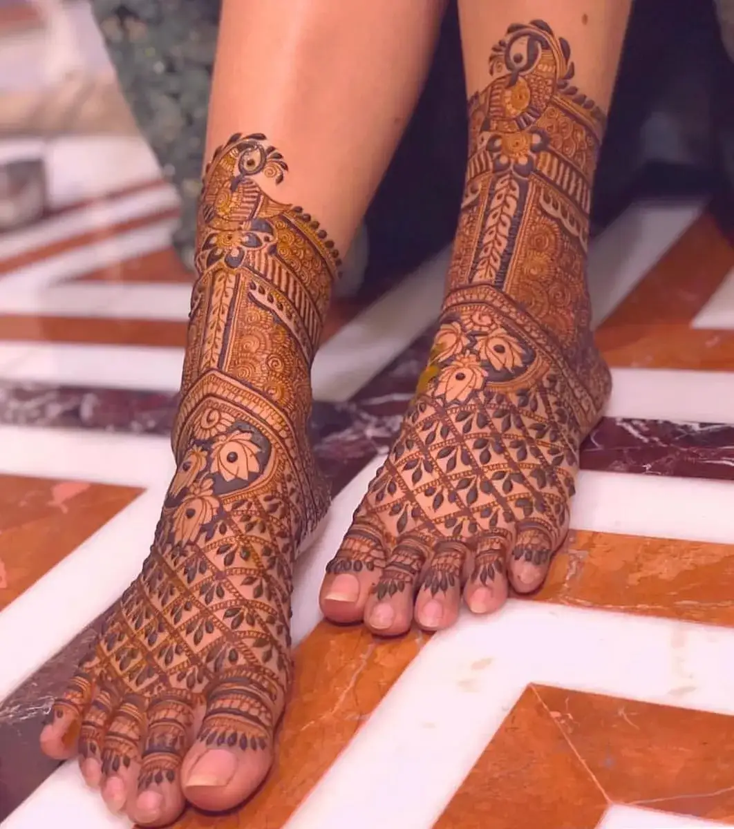 Trending Leg Mehandi Designs