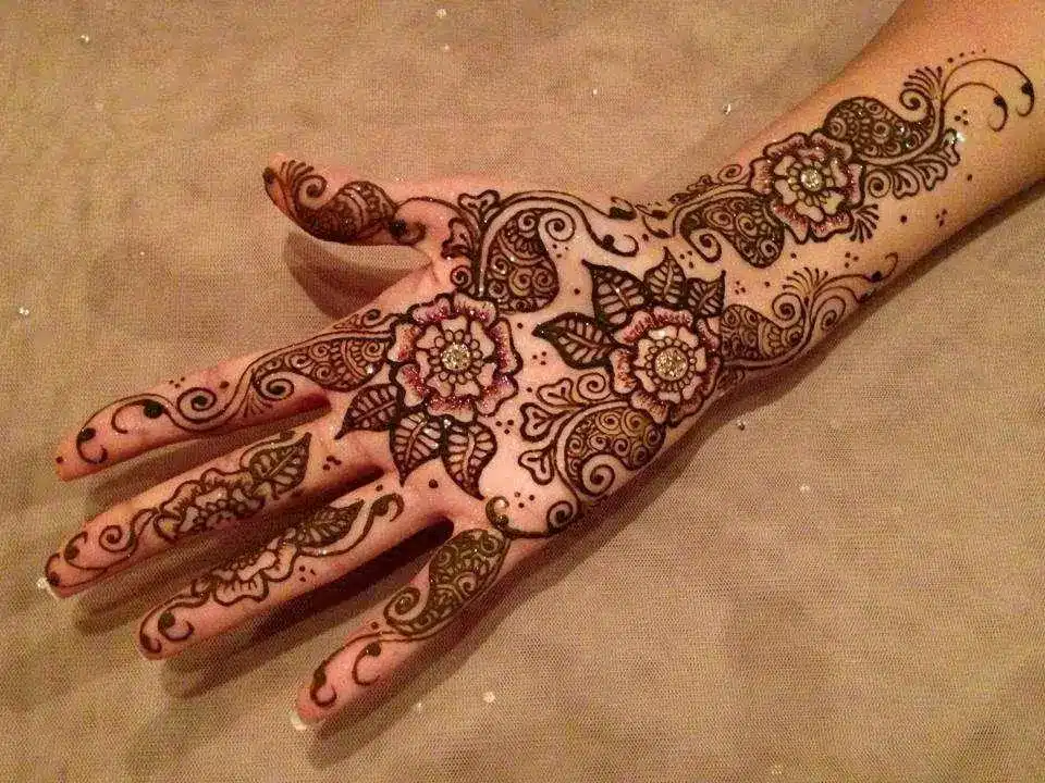 front hand simple mehndi design