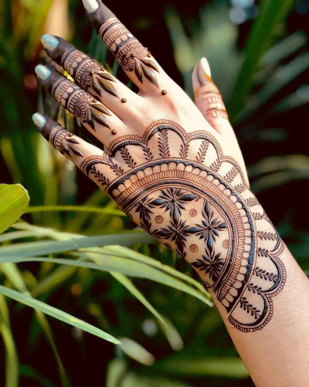 Back Hand Mehndi Design