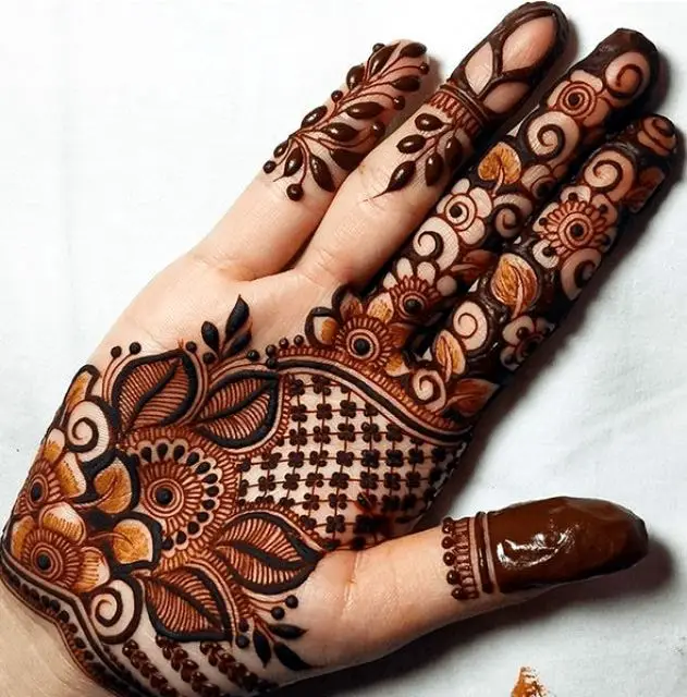 Stylish Front Hand Mehndi Design 