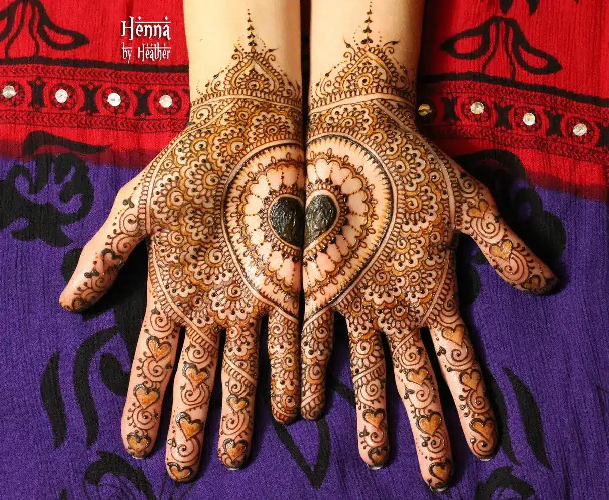 Heart Shape Mehndi Design for Front Hand