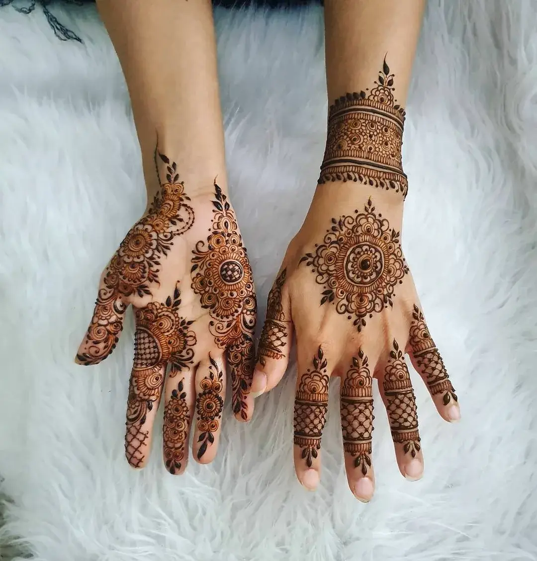 Intricate Patterns with a Rose Essence mehndi design