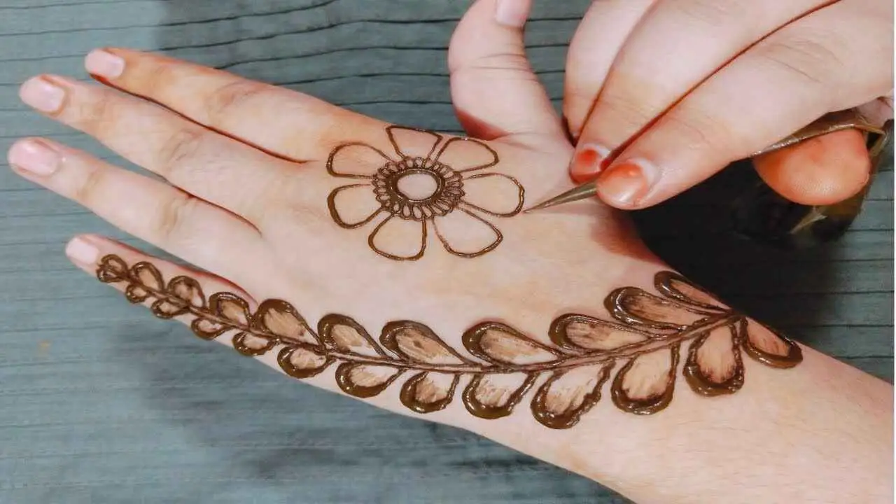 Simple Back Hand Mehndi Design