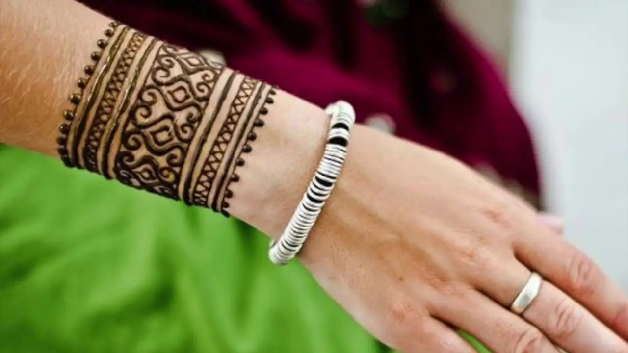 Cuff Bracelet Front Hand mehndi design