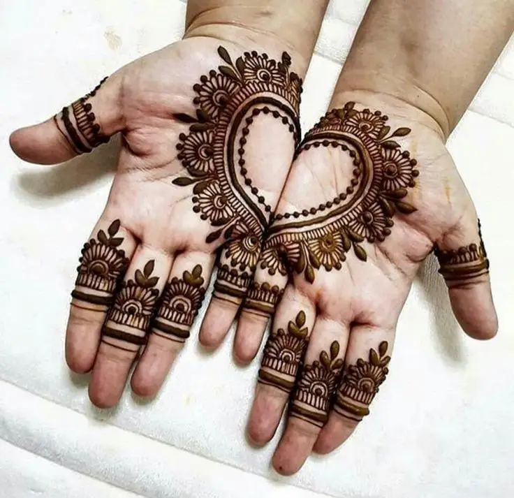 Heart Shape Mehndi Design for Front Hand