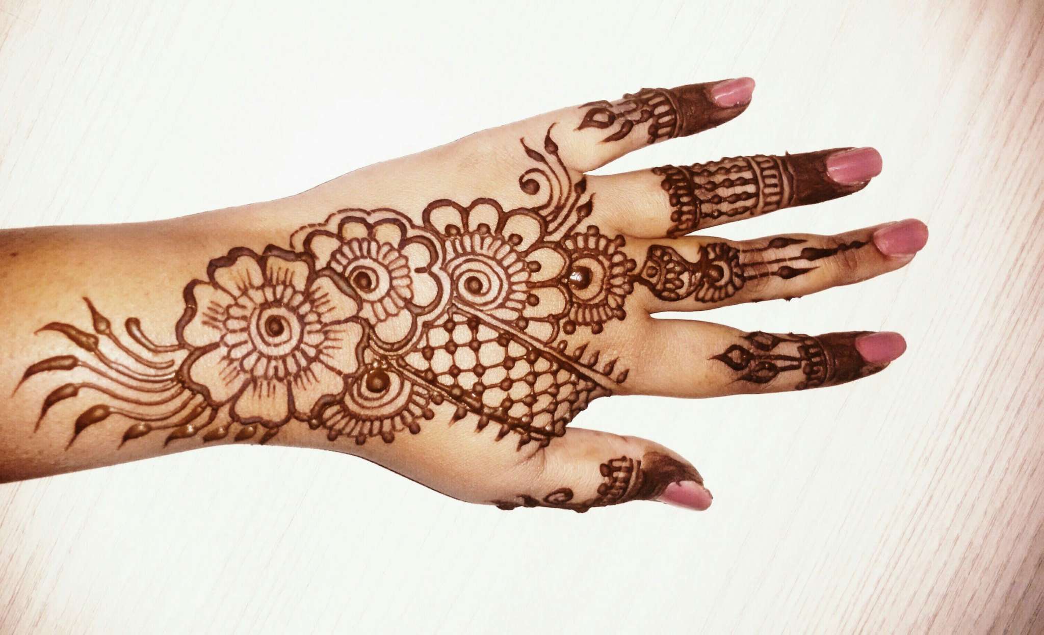 circle mehndi design