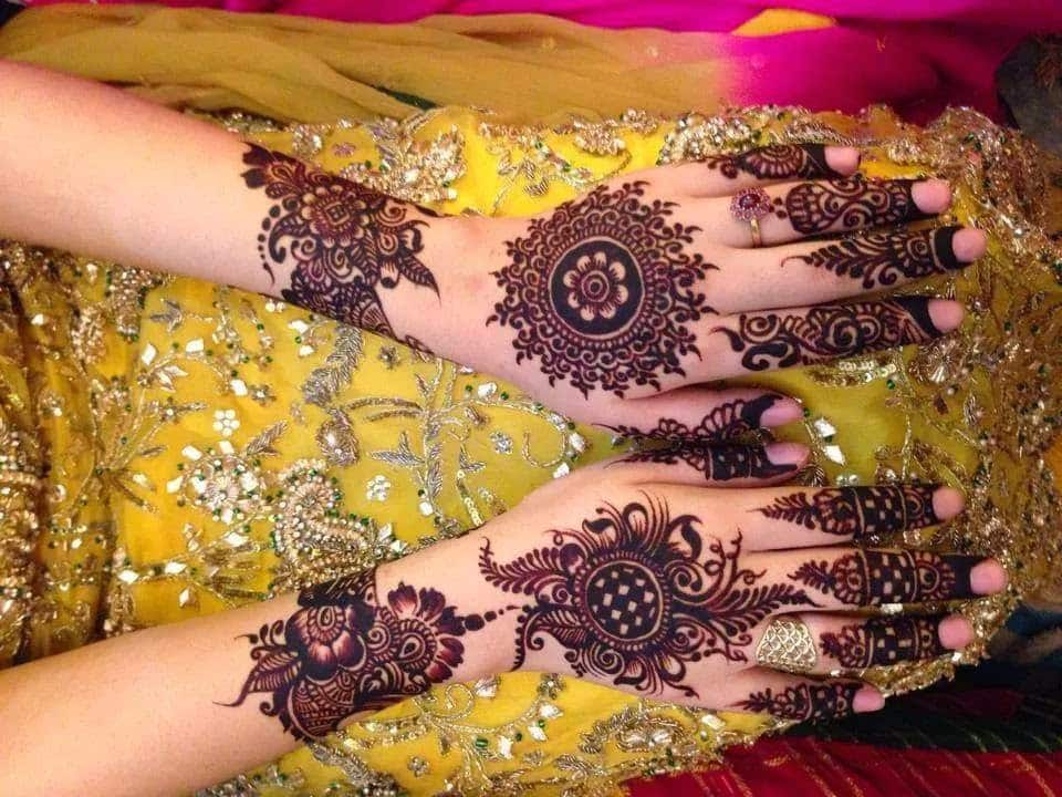 circle mehndi design