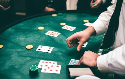 Online poker betting