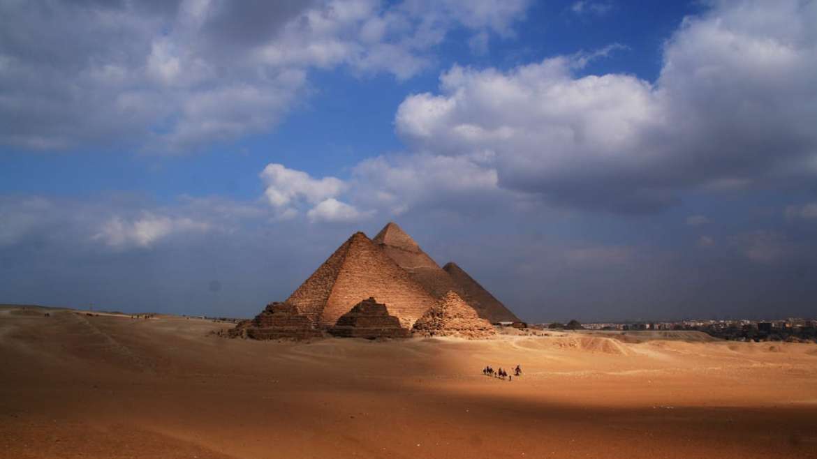 Giza Necropolis AI photos